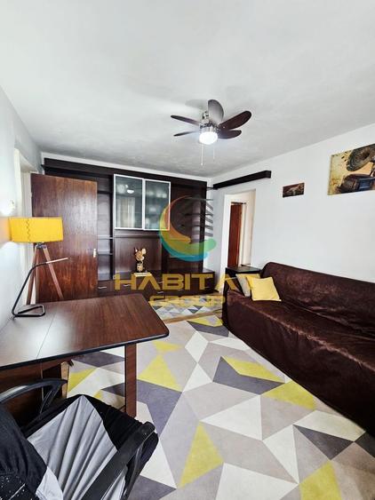 Apartament cu 3 camere semidecomandat în Berceni