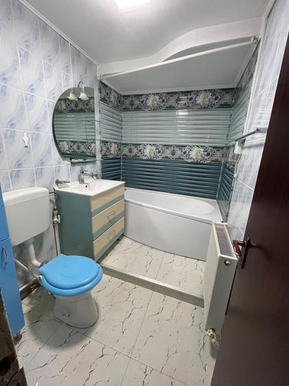Apartament cu 3 camere decomandat în Exterior Vest