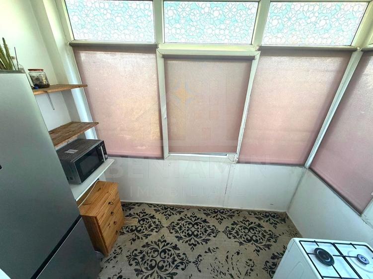 Apartament cu 3 camere decomandat, mobilat în Rovine