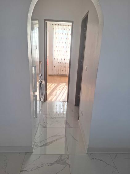 Apartament cu 3 camere semidecomandat în Cloșca