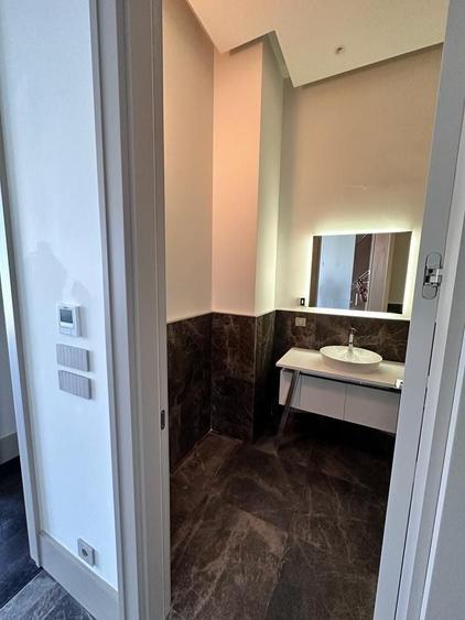 Penthouse cu 4 camere decomandat în Barbu Văcărescu