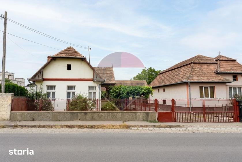 Casă cu 2 camere cu Teren 1330 Mp în Central