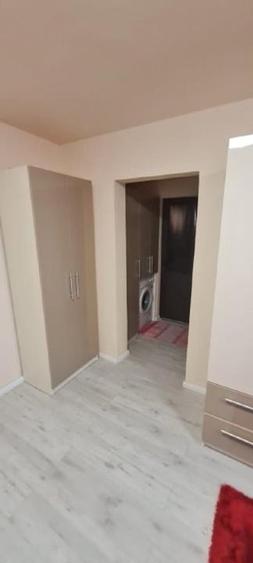 Apartament cu 3 camere semidecomandat în Cetate