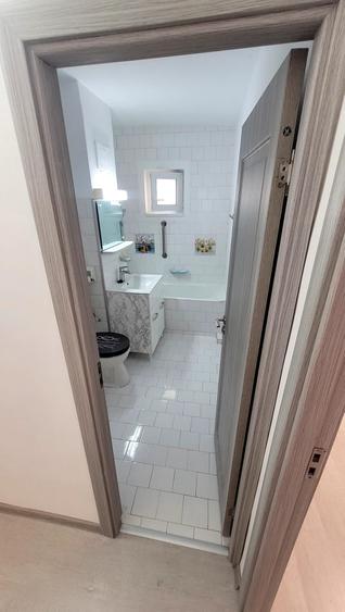 Apartament cu 3 camere decomandat, mobilat în Aradului