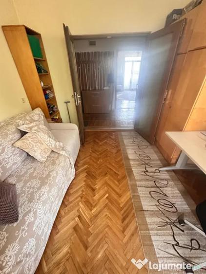 Apartament cu 3 camere semidecomandat în Peninsula
