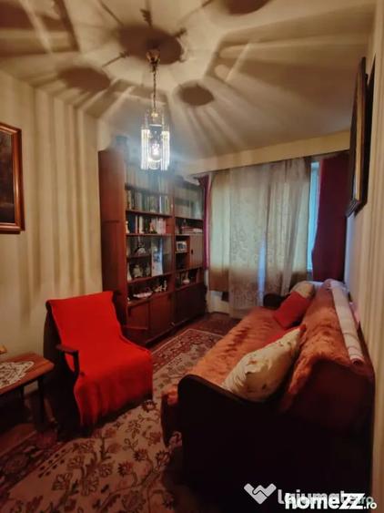 Apartament cu 4 camere decomandat în Central