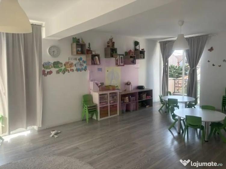 Casă cu 10 camere cu Teren 446 Mp în Drumul Sării