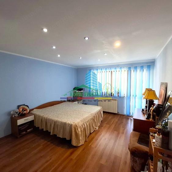 Casă cu 7 camere cu Teren 960 Mp în Câmpineanca
