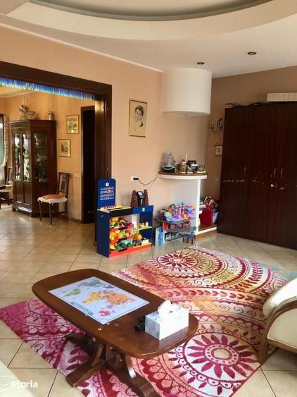 Casă cu 4 camere în Vatra Luminoasă