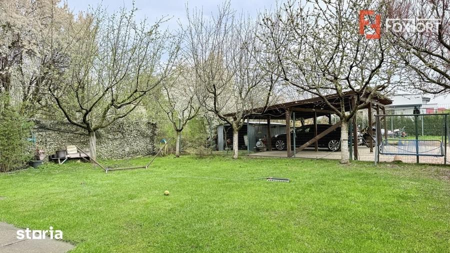 Apartament cu 3 camere semidecomandat în Ghiroda