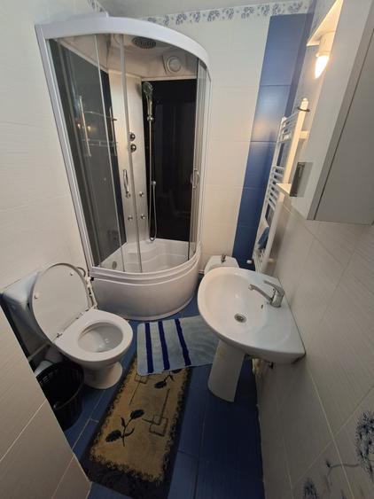 Apartament cu 3 camere semidecomandat în Alexandru cel Bun