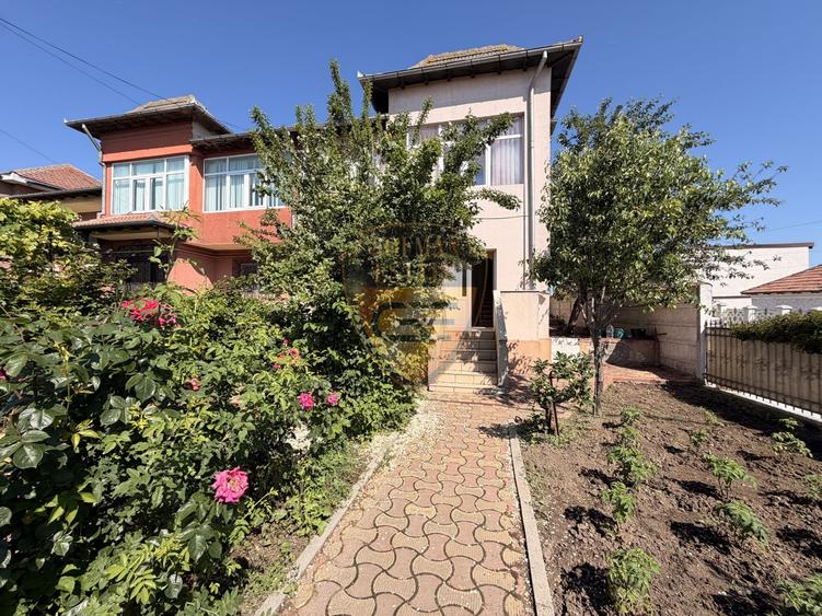 Casă individuală cu 4 camere cu Canalizare în Ovidiu