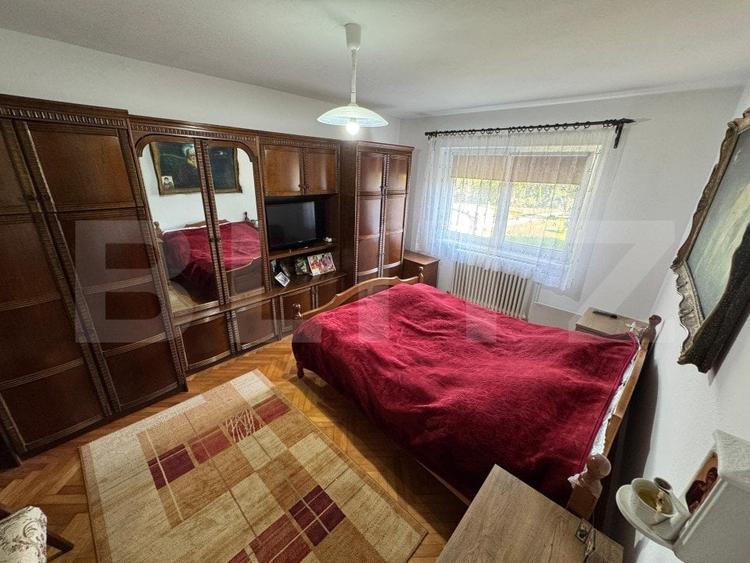 Casă individuală cu 7 camere cu Canalizare în Cetate