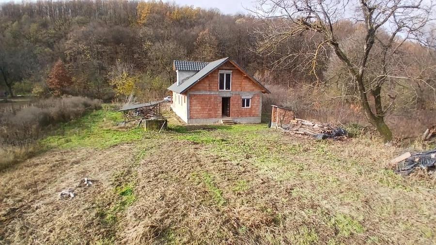Casă cu 3 camere cu Teren 5581 Mp în Zorile