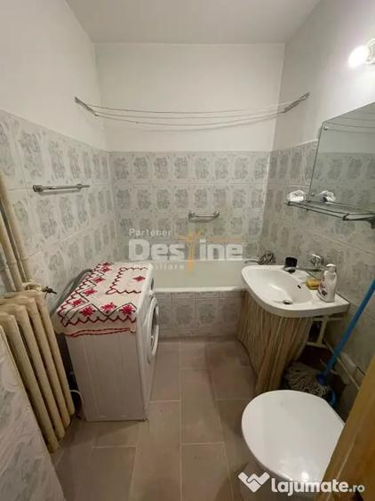 Apartament cu 3 camere semidecomandat în Giulești