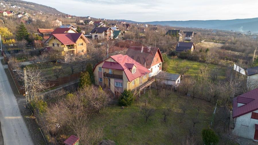 Casă individuală cu 4 camere cu Teren 1068 Mp în Bârnova