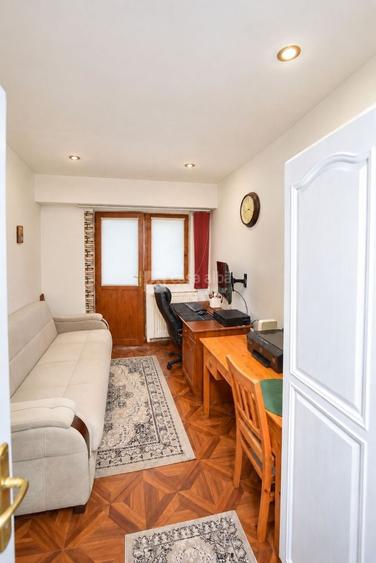 Apartament cu 3 camere decomandat, mobilat în Dacia
