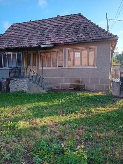 Casă cu 2 camere în Jichișu de Jos