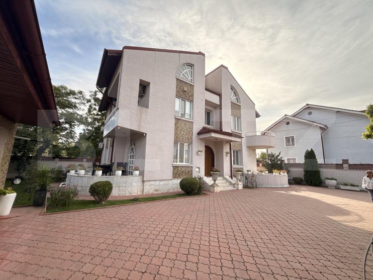 Casă individuală cu 9 camere cu Piscina în Central