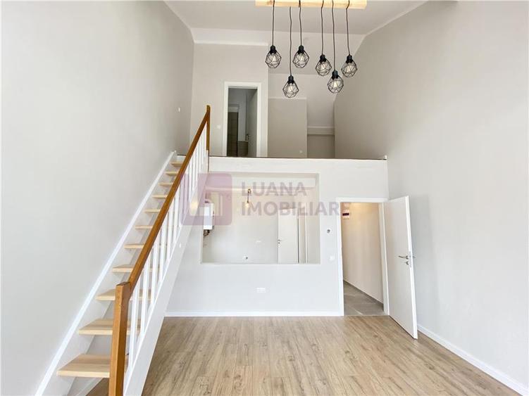 Penthouse cu 4 camere decomandat în Cristian