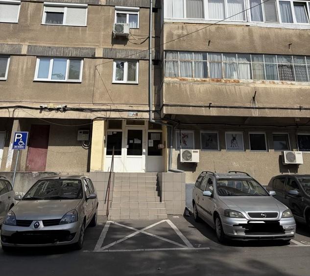 Apartament cu 3 camere decomandat în Rogerius