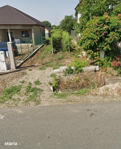 Teren de 3500 mp, în Pietroasele