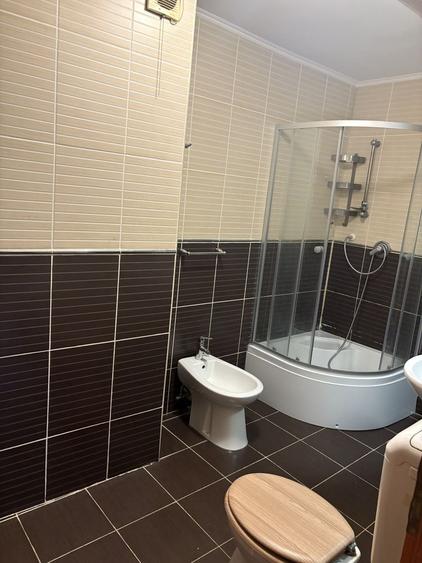 Apartament cu 3 camere decomandat în Olteniței