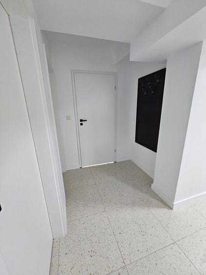 Apartament cu 3 camere semidecomandat în Bucureștii Noi