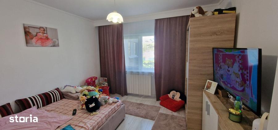 Apartament cu 3 camere decomandat în Sud