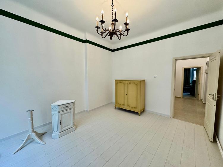 Apartament cu 4 camere semidecomandat în Știrbei Vodă