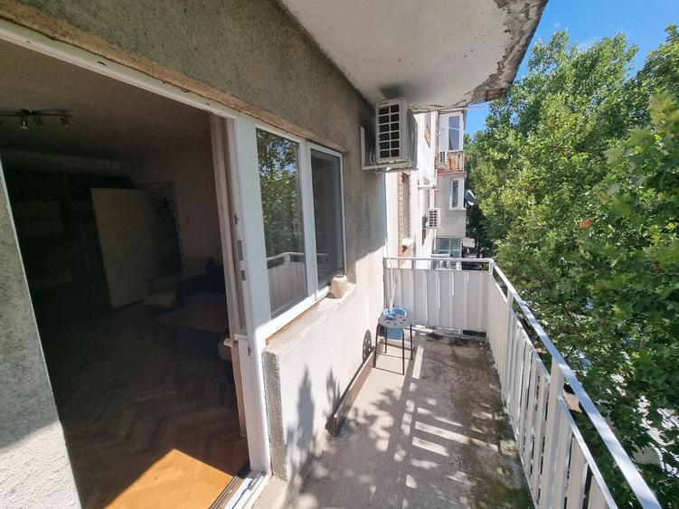 Apartament cu 3 camere semidecomandat, mobilat în Girocului