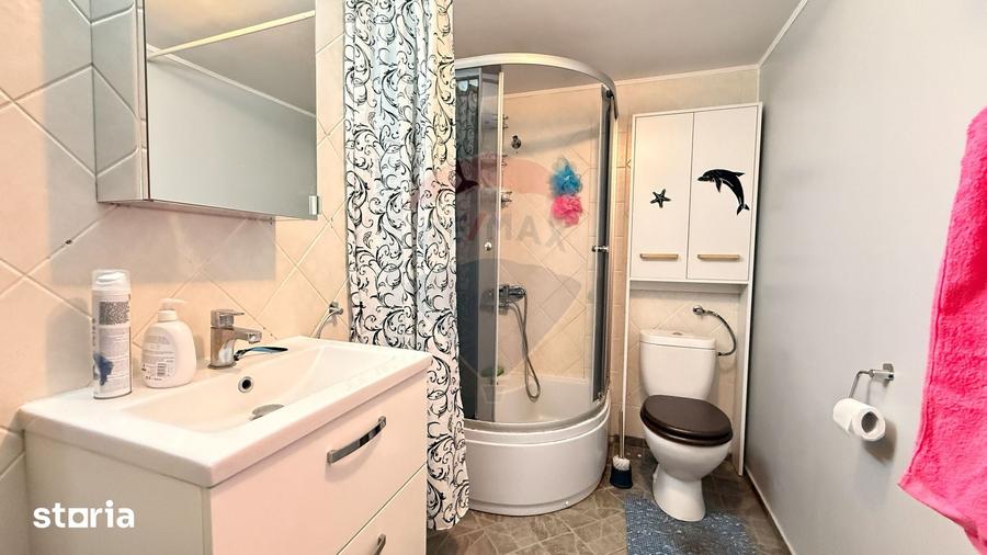 Casă cu 7 camere cu Teren 1592 Mp în Periș