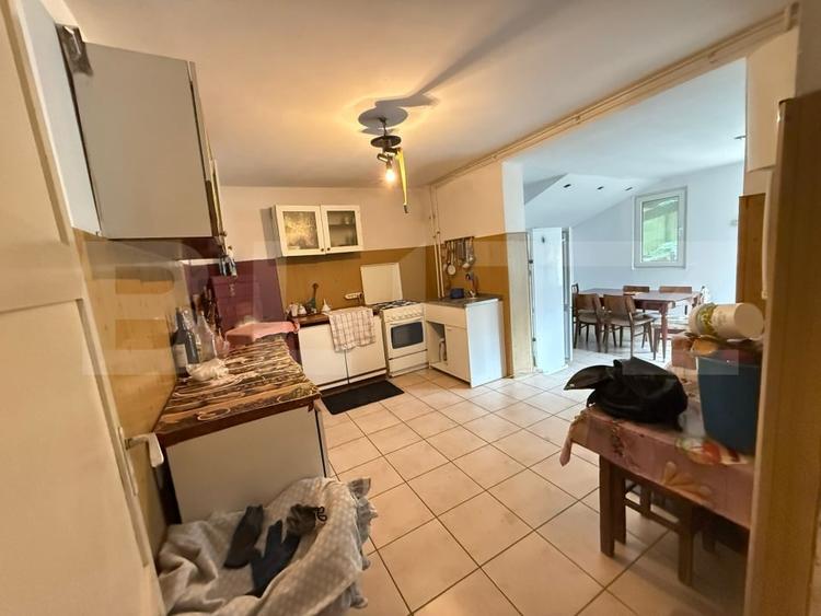 Casă individuală cu 5 camere cu Teren 2300 Mp în Exterior Vest