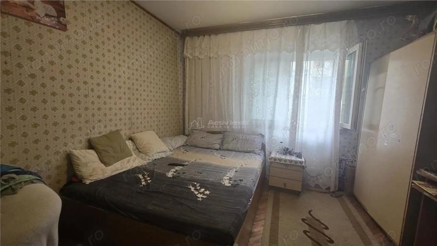 Apartament cu 4 camere decomandat în 1 Mai