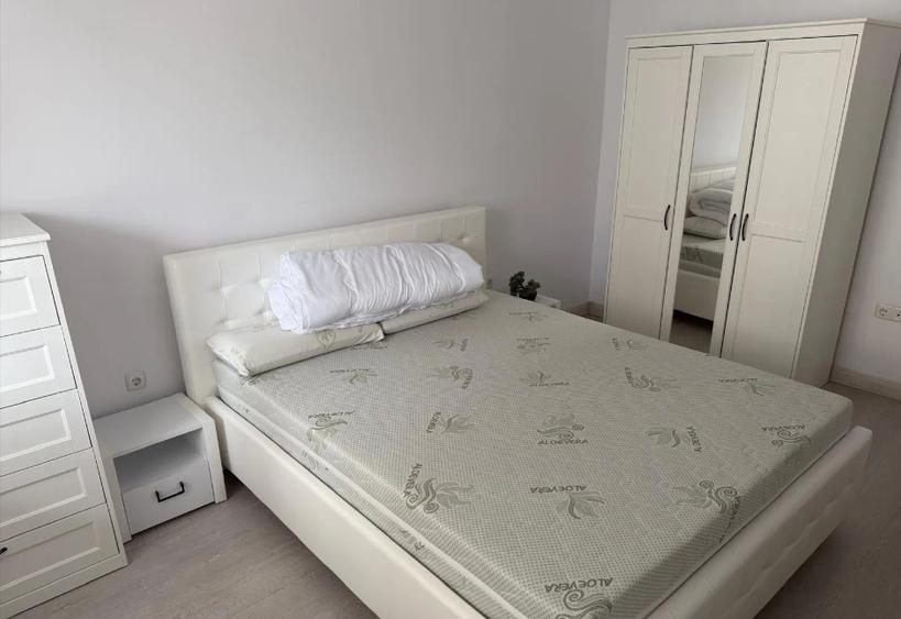 Apartament cu 3 camere decomandat, mobilat în Central
