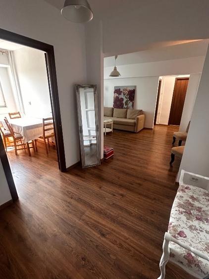Apartament cu 2 camere semidecomandat, mobilat în 1 Mai