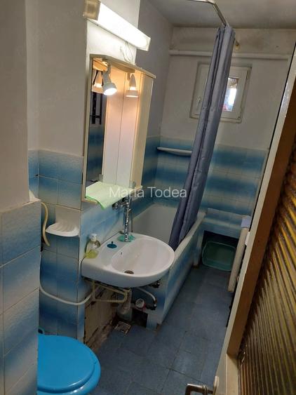 Vand apartament cu 2 camere semidecomandat -Zona Fortuna Vlaicu,etaj 4 4 direct de la proprietar.