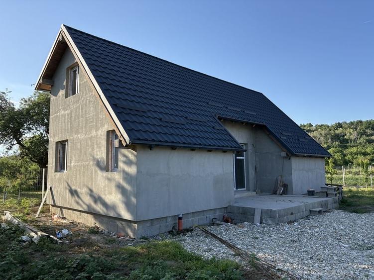 Casă cu 4 camere în Glâmbocata