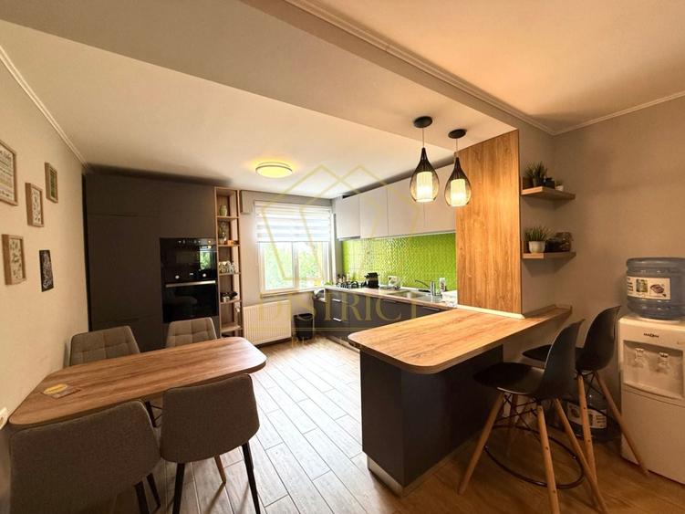 Apartament cu 3 camere semidecomandat, mobilat în Central
