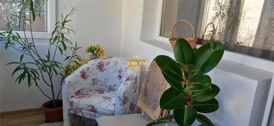 Apartament cu 3 camere semidecomandat în Central