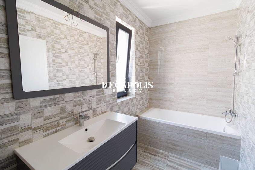 Duplex cu 3 camere cu Canalizare în Sânpetru