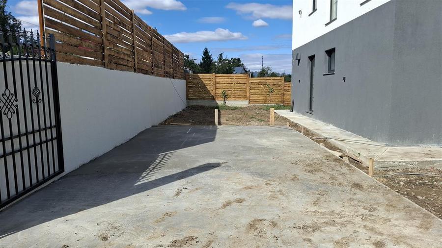 Casă individuală cu 4 camere cu Canalizare în Rediu