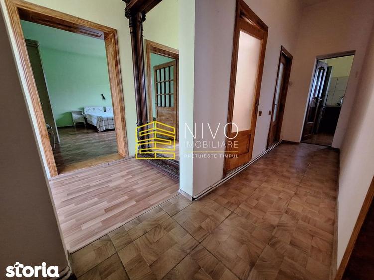 Casă cu 3 camere decomandat cu Canalizare în Central