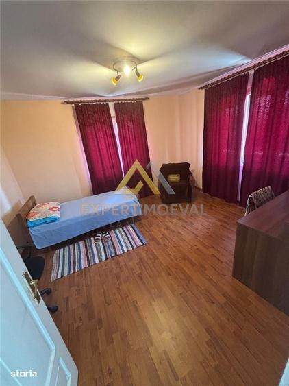 Casă cu 4 camere în Colțirea