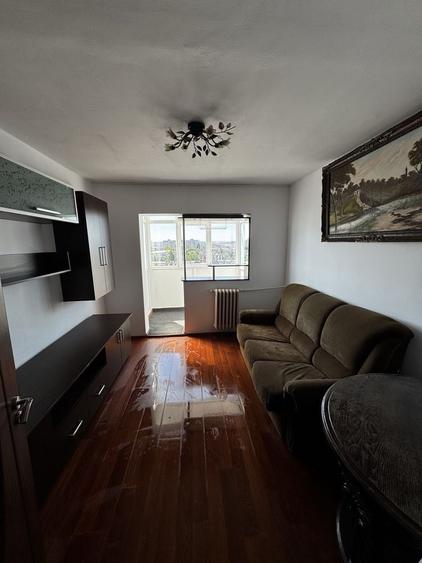 Apartament cu 3 camere decomandat în Craiovița Nouă