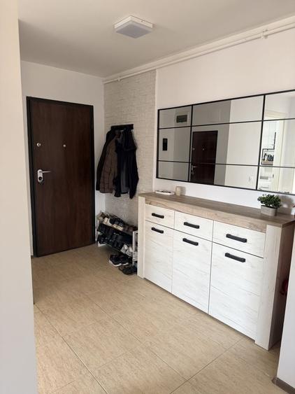 Apartament cu 2 camere decomandat în Tractorul