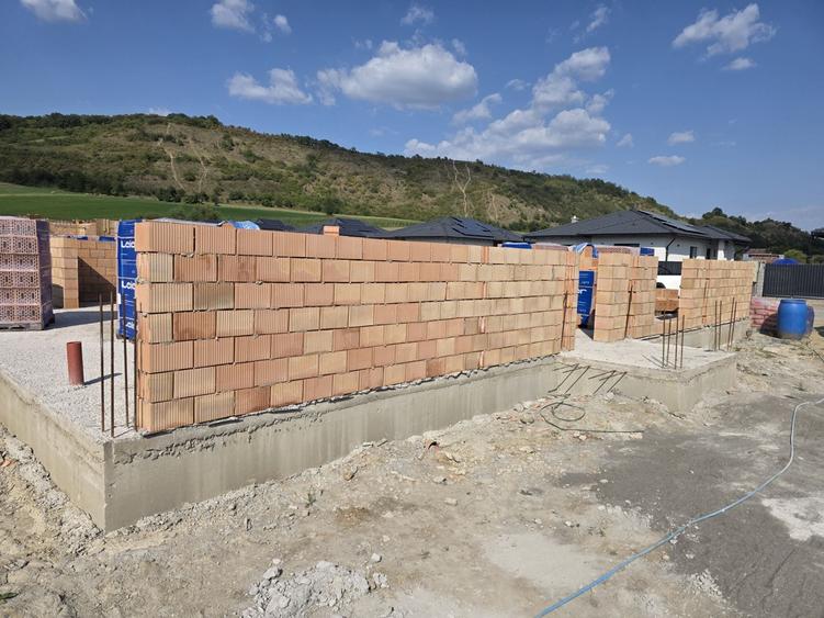Casă cu 4 camere în Ivănești