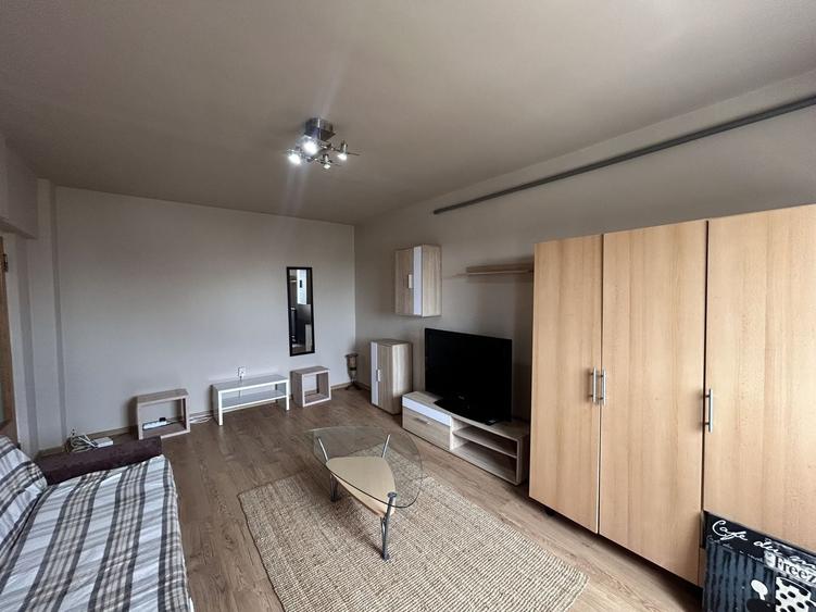 Apartament cu 2 camere decomandat, mobilat în Intim