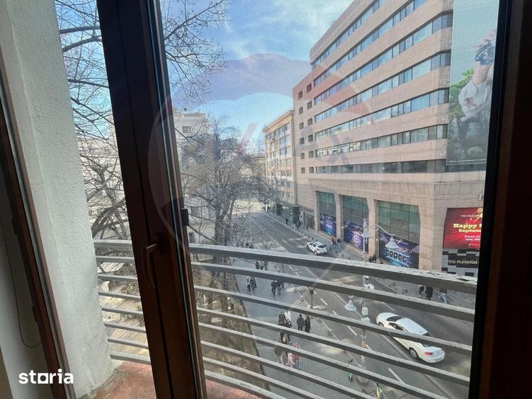 Apartament cu 6 camere în Romană