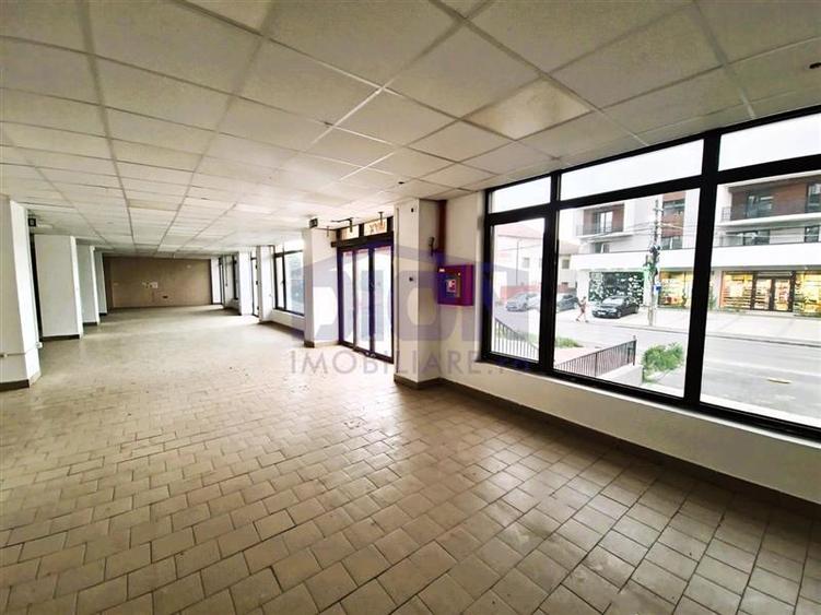 Apartament cu 4 camere decomandat în Central